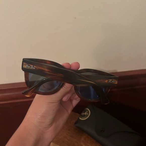 Ray-Ban Mega Hawkeye Sunglasses - Picture 3 of 7